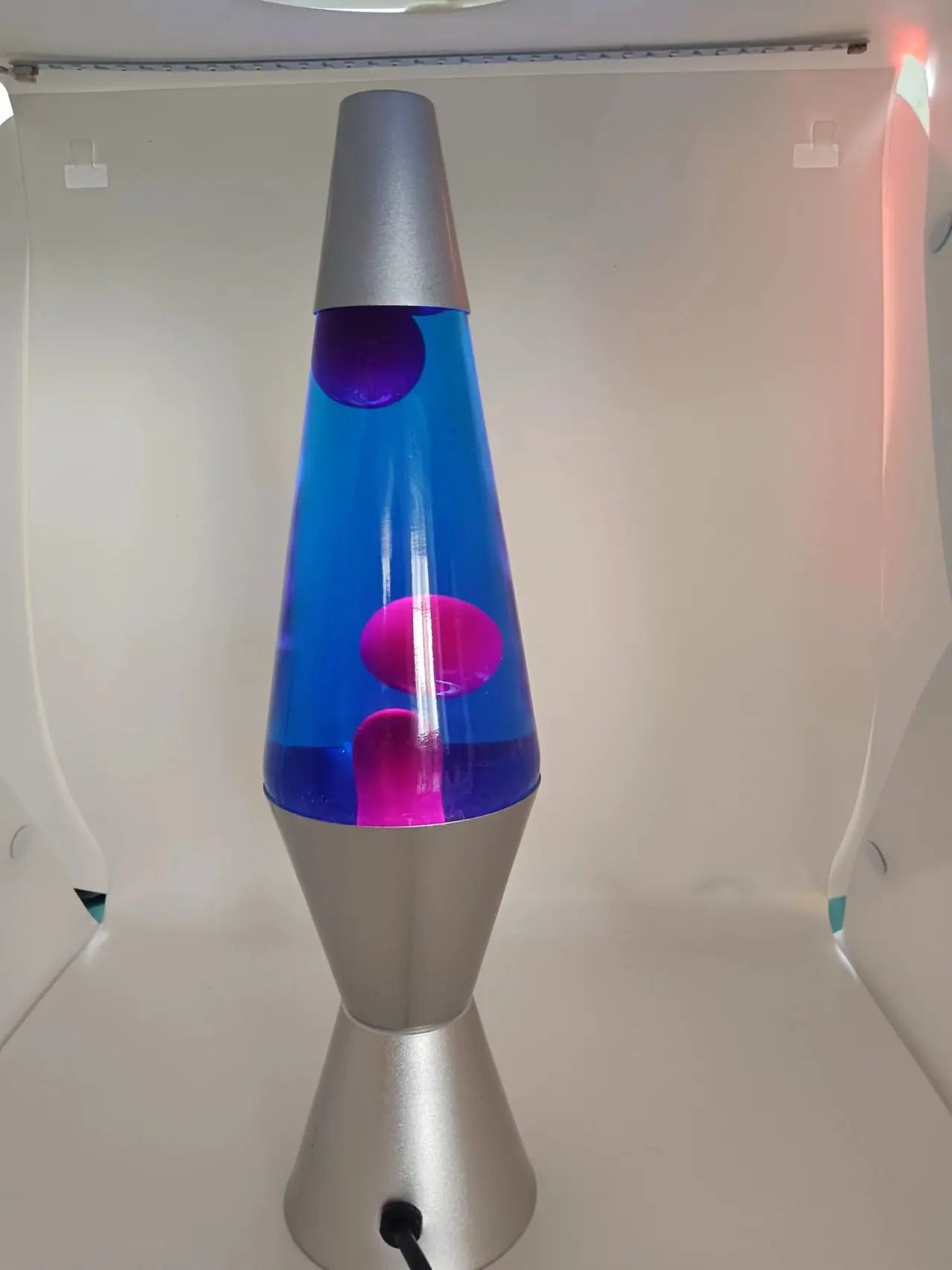 Psychedelic Lava Lamp – Retro Glow Vibes (requires voltage converter for US use)