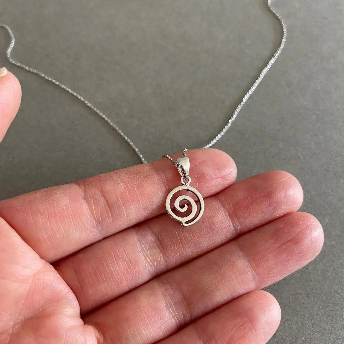 Y2K Retro Vortex Necklace For Women Man Fashion Party Rock Jewelry Accessory Gift Pentagram Vortex Sun Mysterious Hippie Choker