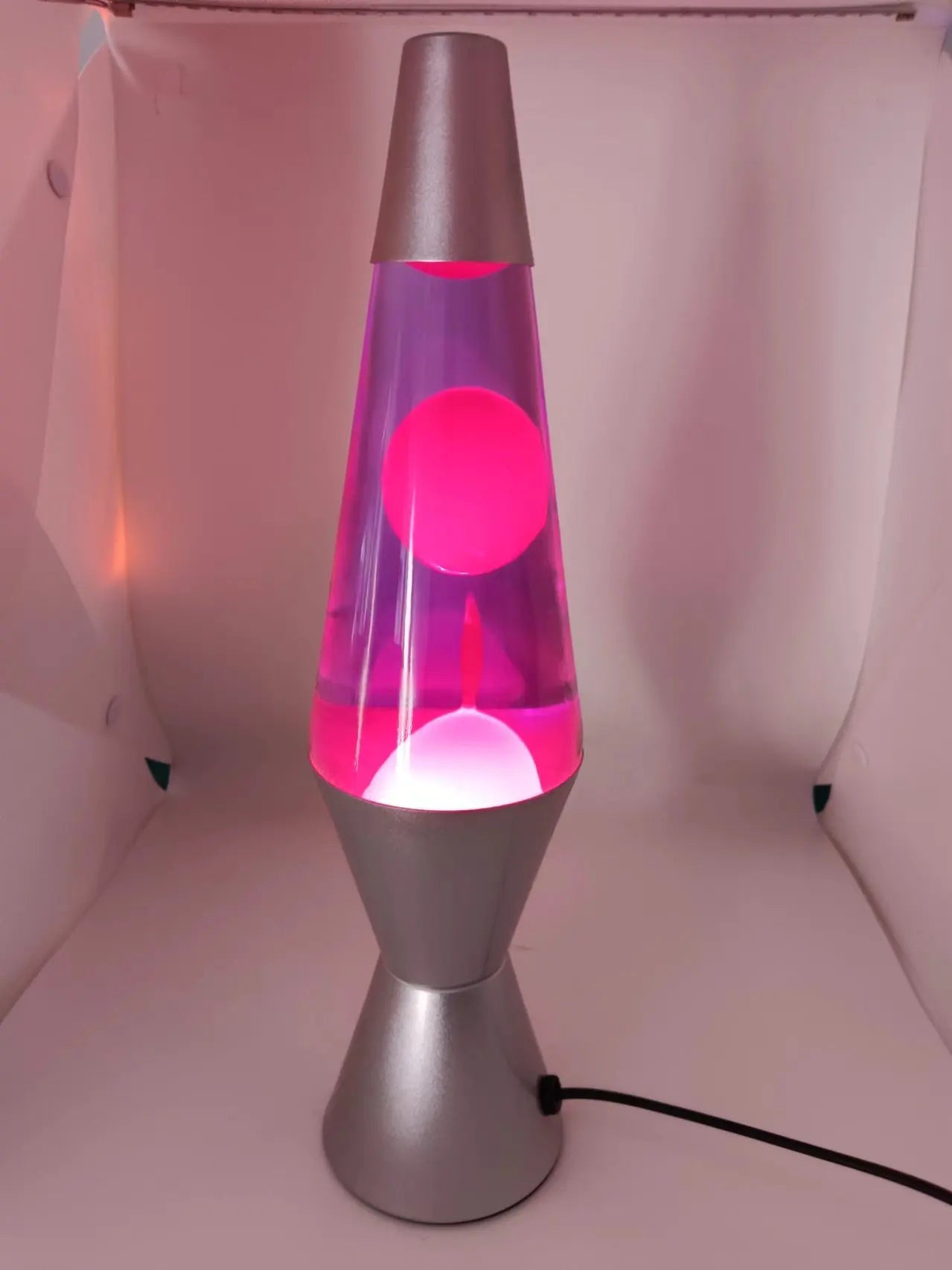 Psychedelic Lava Lamp – Retro Glow Vibes (requires voltage converter for US use)