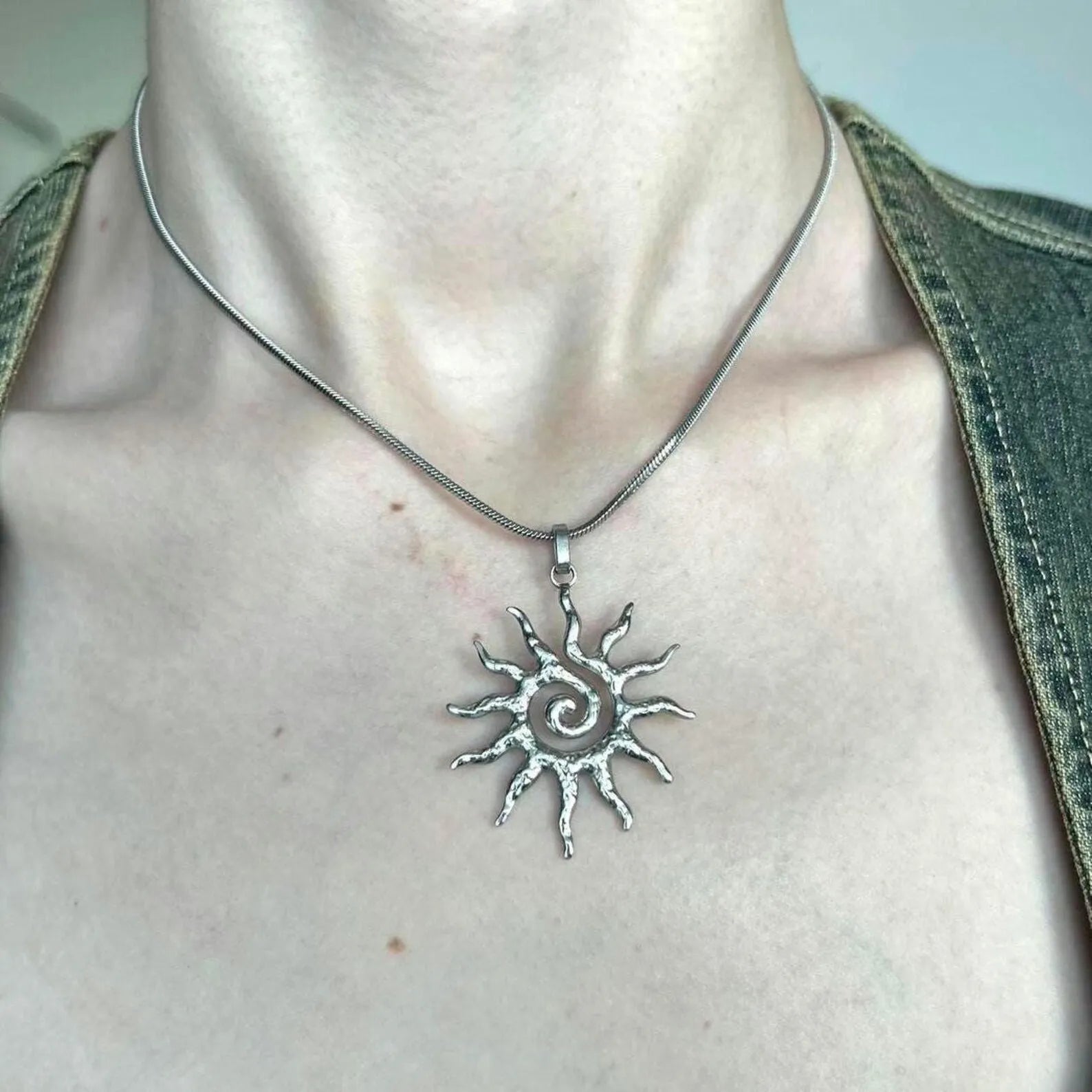 Y2K Retro Vortex Necklace For Women Man Fashion Party Rock Jewelry Accessory Gift Pentagram Vortex Sun Mysterious Hippie Choker