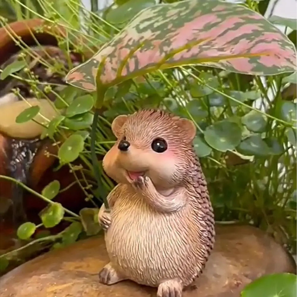 Cute Leaf Umbrella Hedgehog Figurine Weatherproof Resin Garden Hedgehog Statue Handmade Small Hedgehog Sculpture Patio Decor