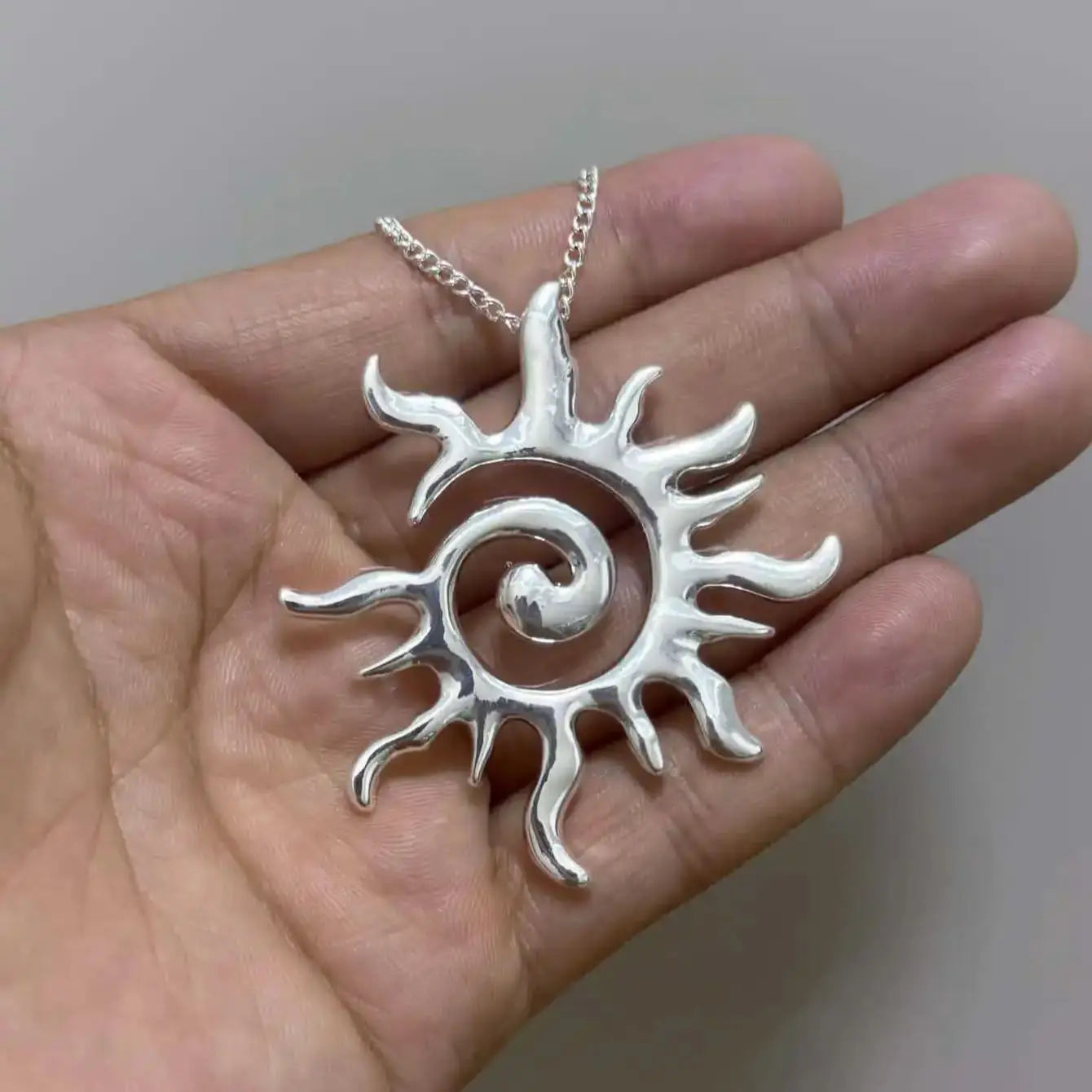 Y2K Retro Vortex Necklace For Women Man Fashion Party Rock Jewelry Accessory Gift Pentagram Vortex Sun Mysterious Hippie Choker