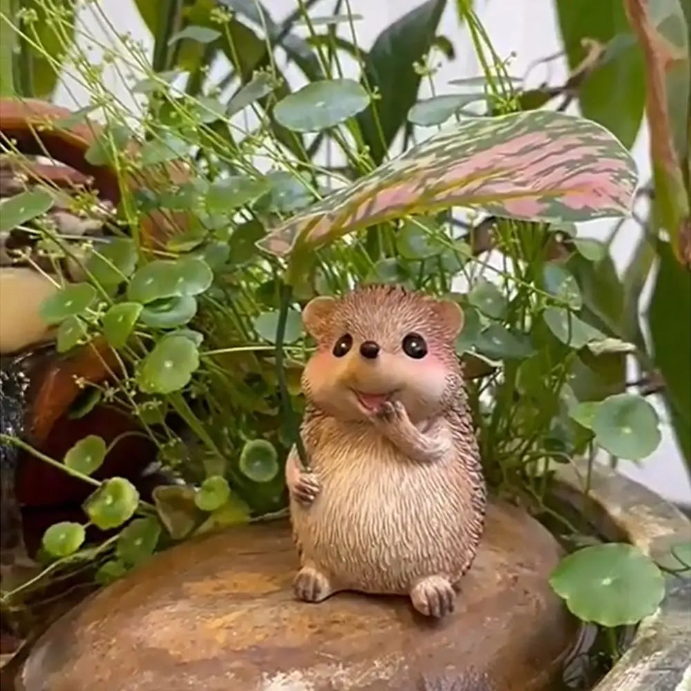 Cute Leaf Umbrella Hedgehog Figurine Weatherproof Resin Garden Hedgehog Statue Handmade Small Hedgehog Sculpture Patio Decor