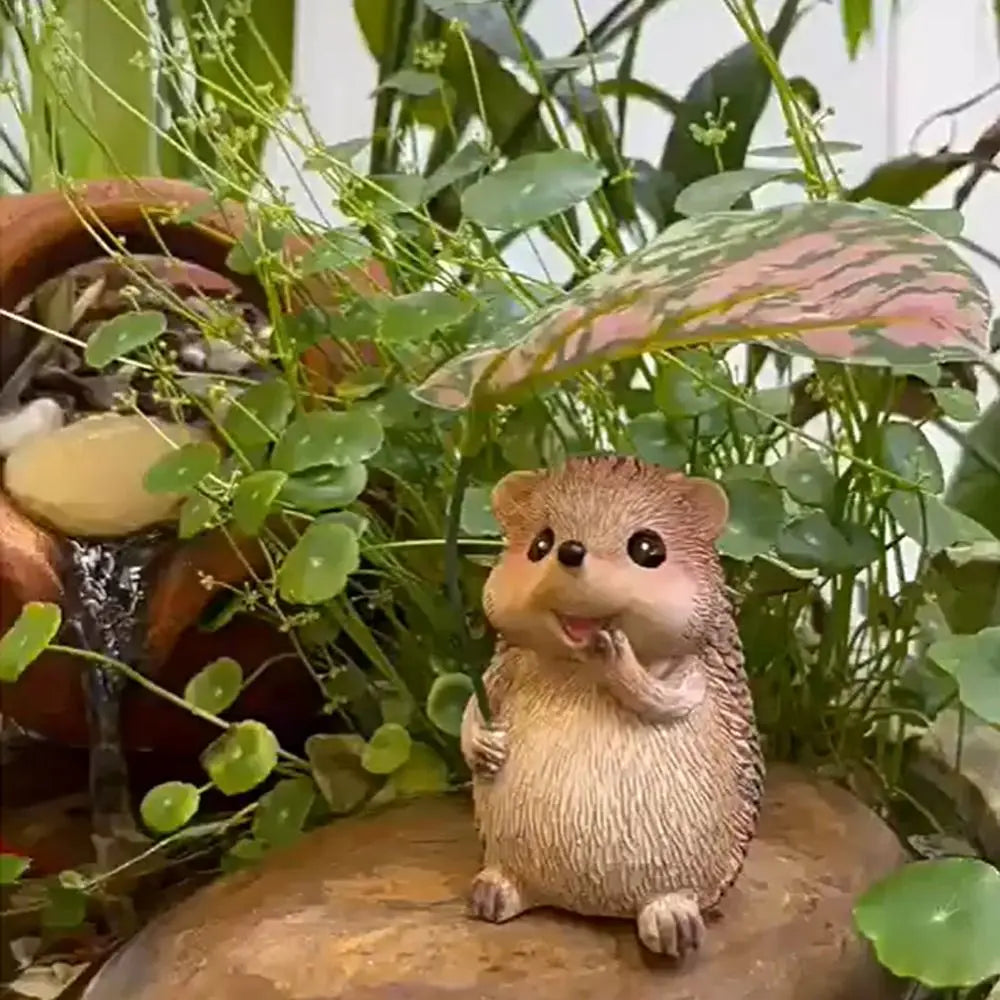 Cute Leaf Umbrella Hedgehog Figurine Weatherproof Resin Garden Hedgehog Statue Handmade Small Hedgehog Sculpture Patio Decor