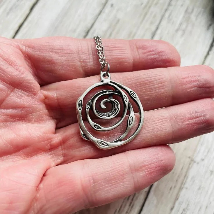 Y2K Retro Vortex Necklace For Women Man Fashion Party Rock Jewelry Accessory Gift Pentagram Vortex Sun Mysterious Hippie Choker